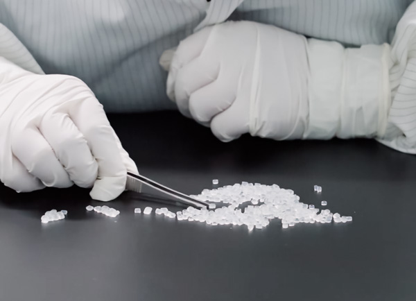 Application of PFA materials in semiconductor manufacturing